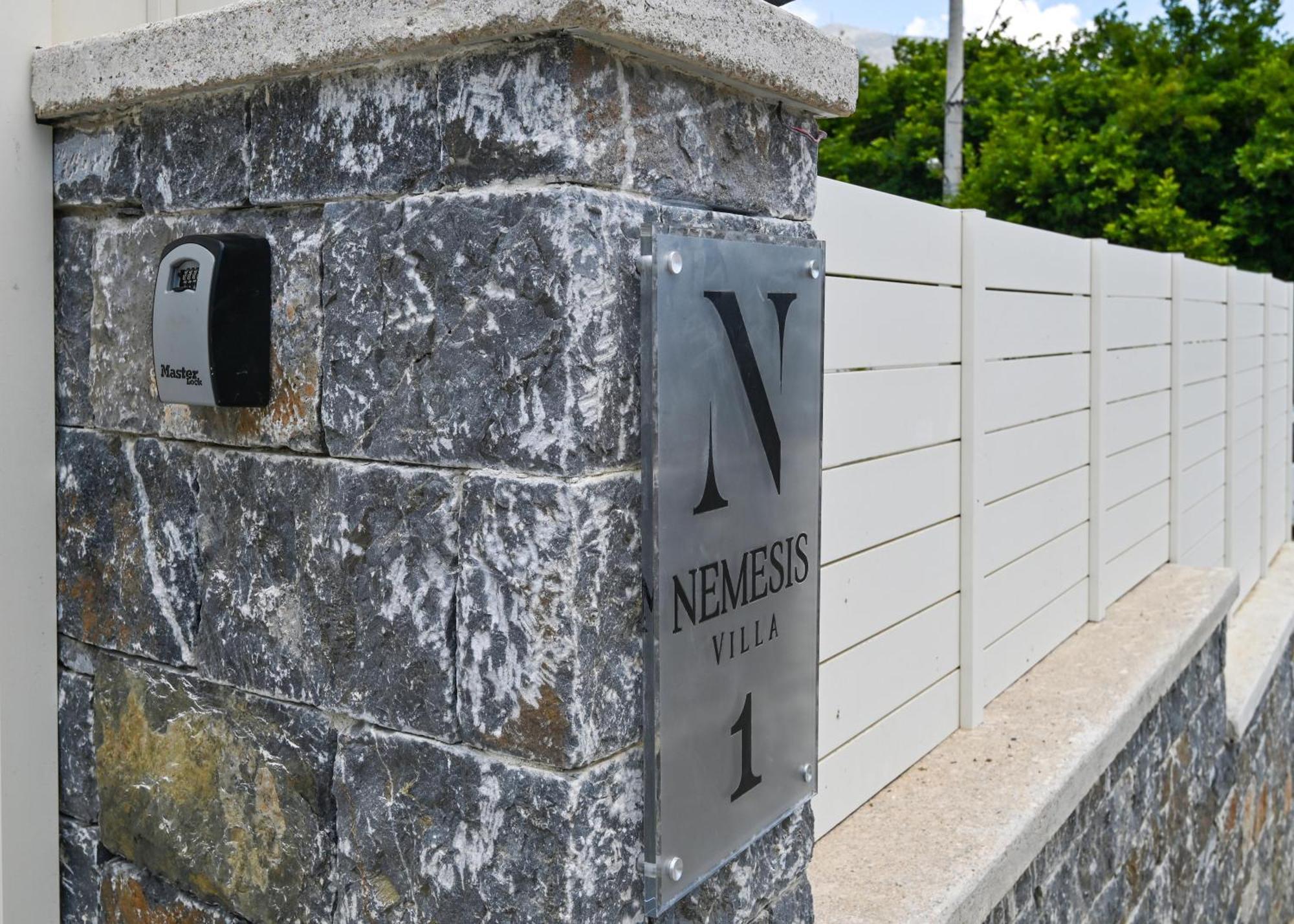 Nemesis Villas بلاكاس المظهر الخارجي الصورة